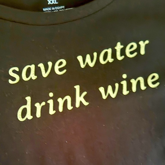 💥Whimsical Wine Black Graphic Tee XXL - Picture 2 of 4